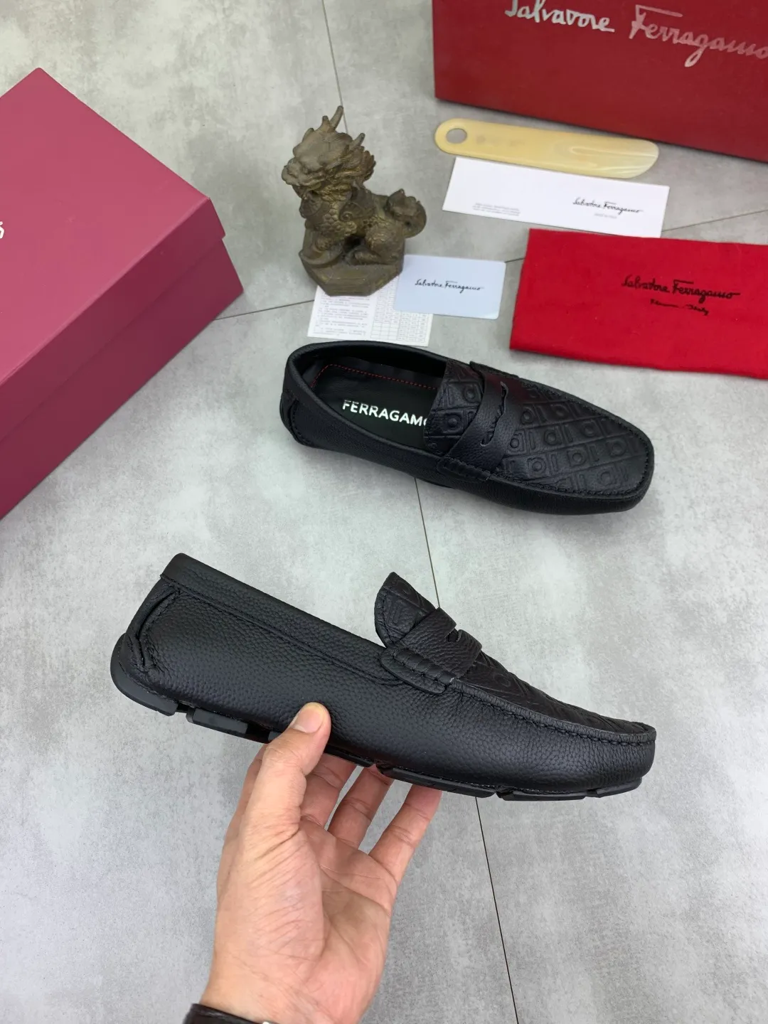 Men's shoes 💰P542 New model, high quality [Ferragamo/Ferragamo] Latest lazy slip-on shoes Original imported calfskin, imported cowhide lining + original luxury metal buckle + original combination outsole Comparison without pressure Code number: 38-45